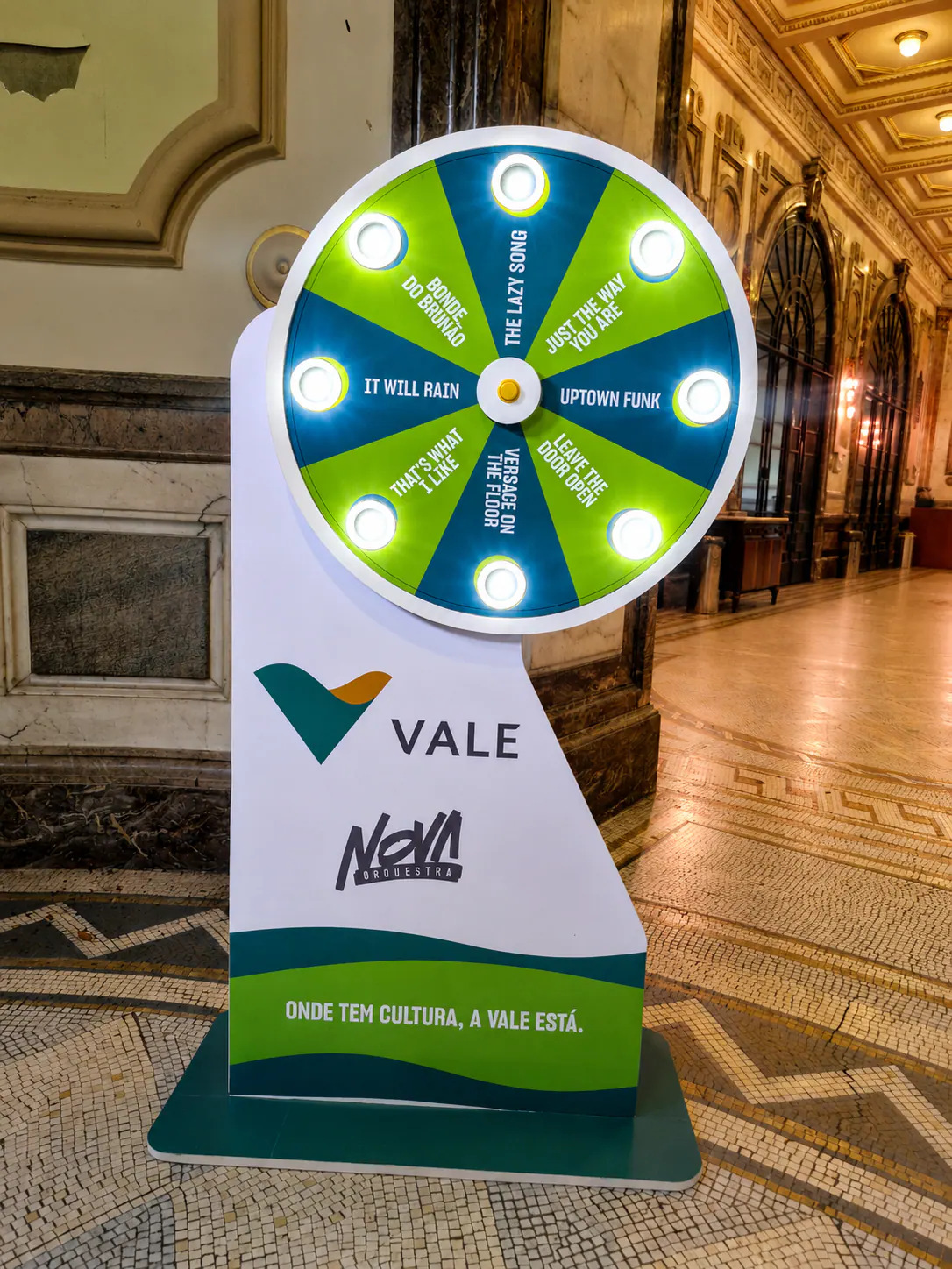 Roleta de prêmios eletrônica personalizada em ativação de marca