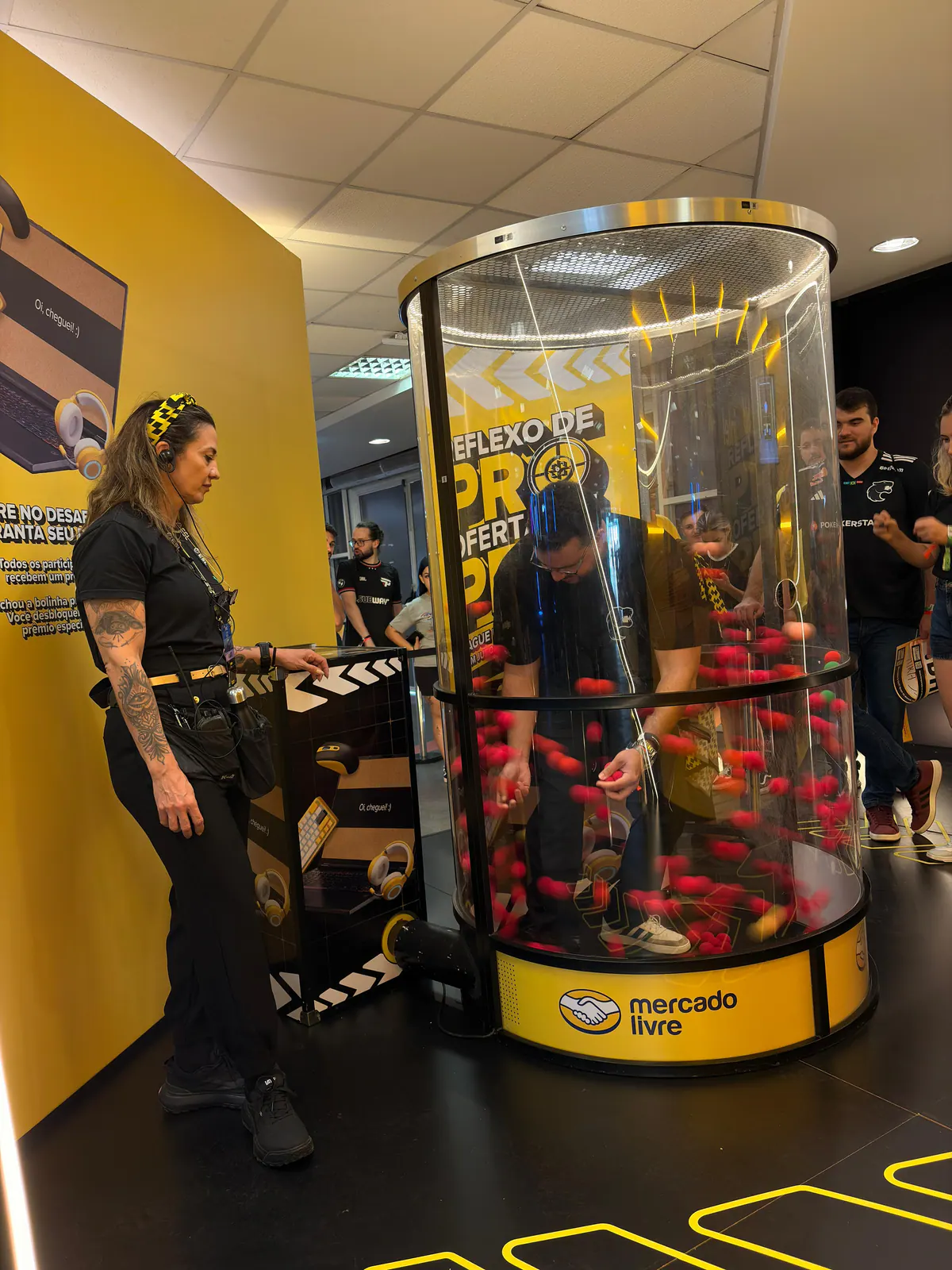 Tornado de prêmios personalizado para ativação de marca