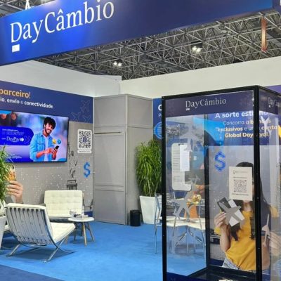 Stand com a Cabine de Vento Personalizada